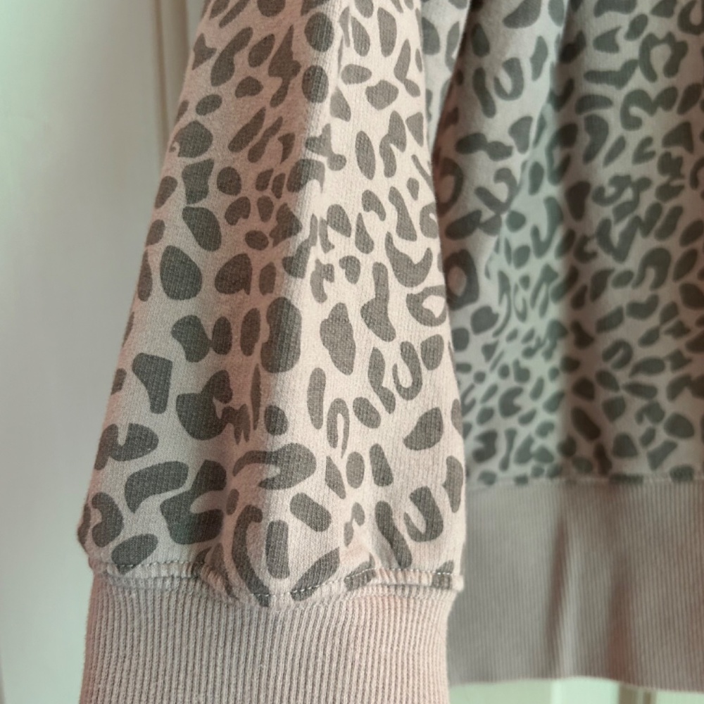Leopard Print Sweatshirt - Picture 2 of 5